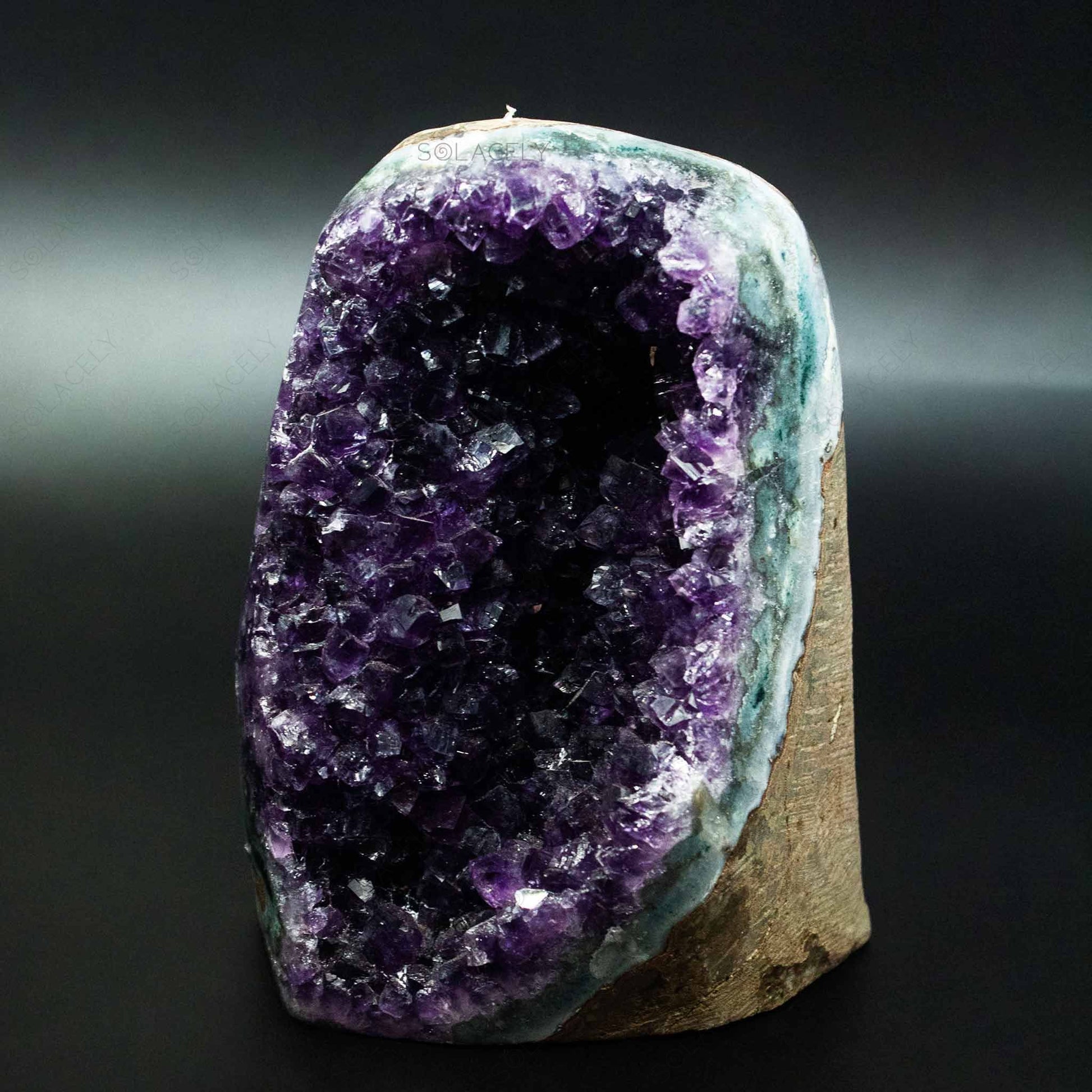 886 gram aaa plus amethyst geode