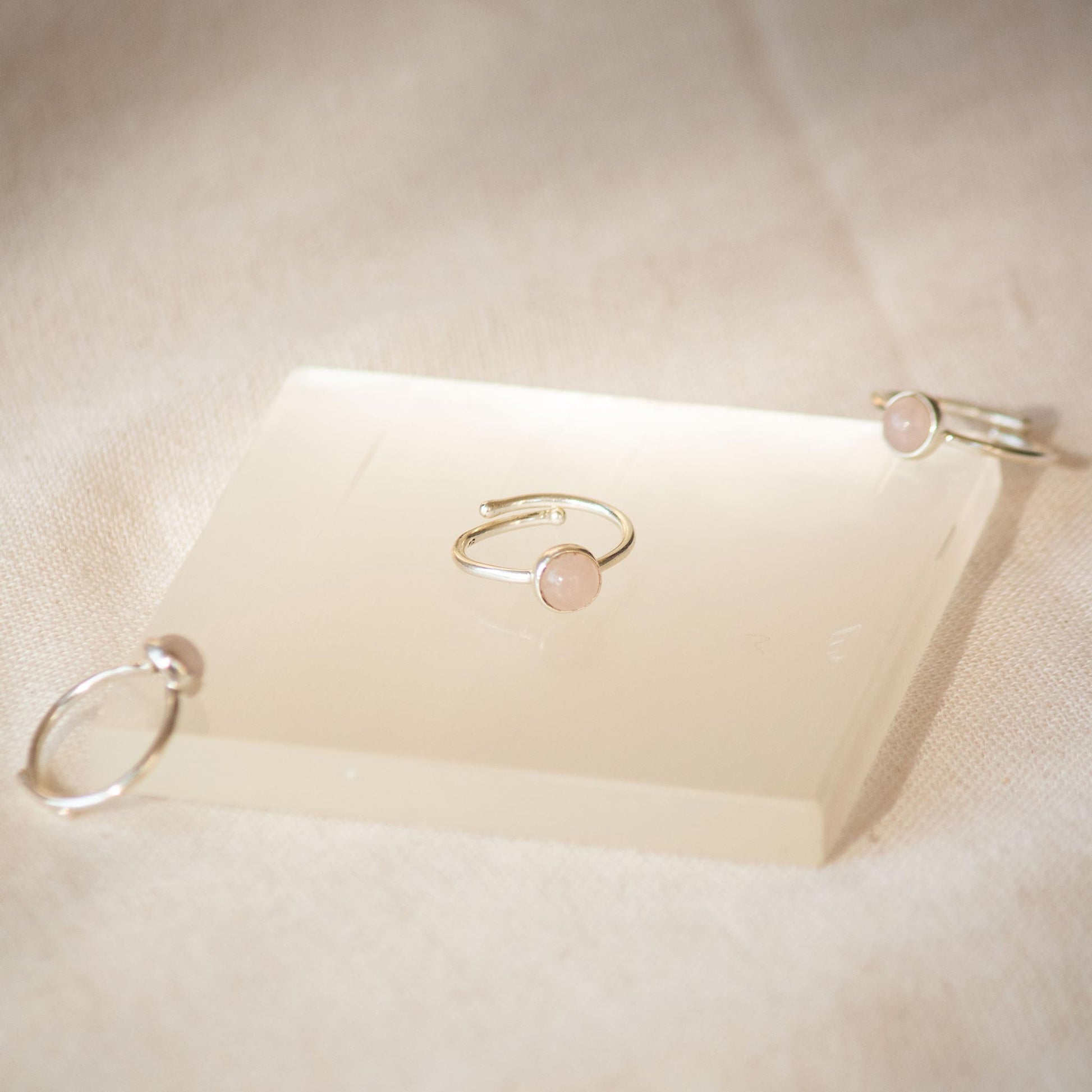 rose quartz silver ring