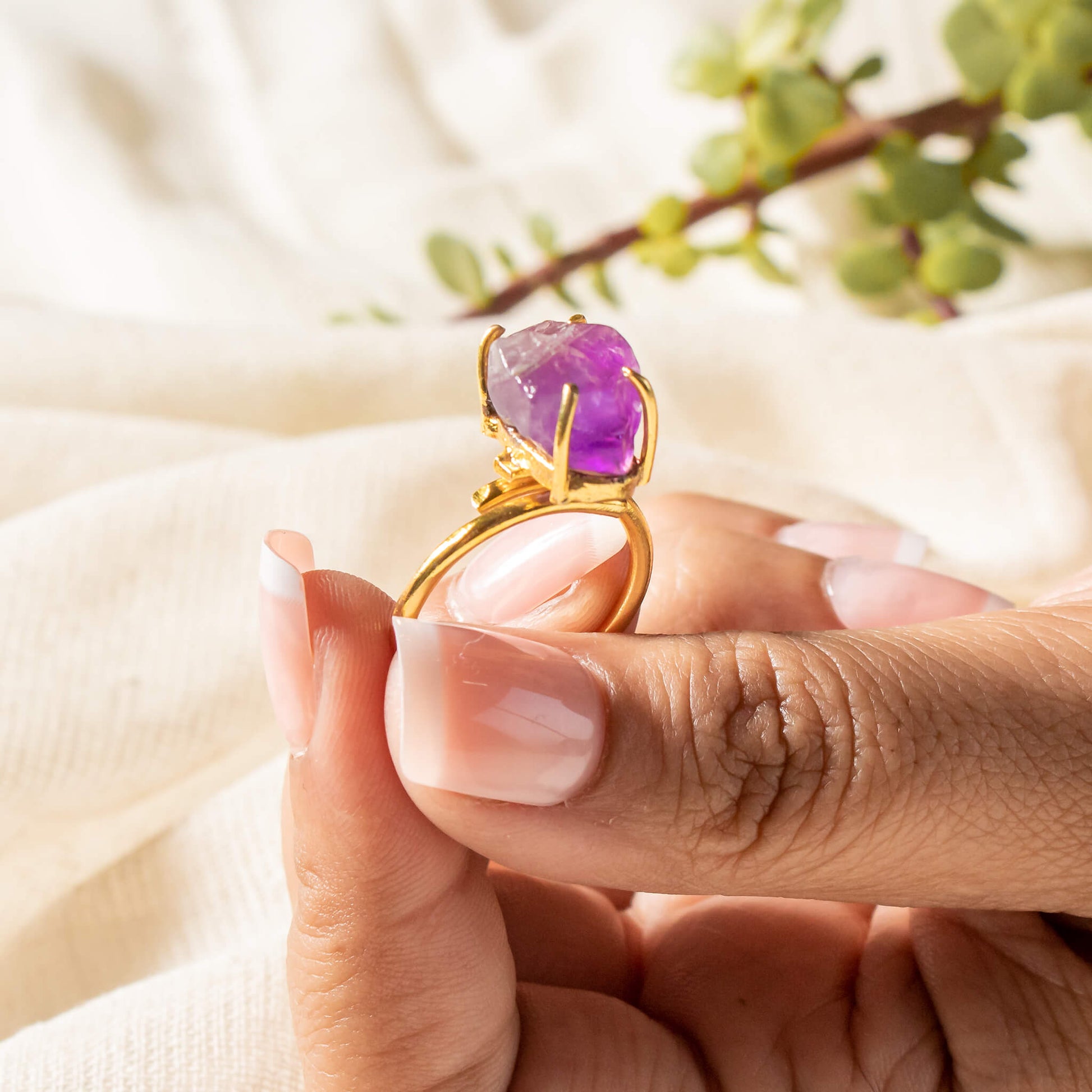 gold ring with amethyst stone