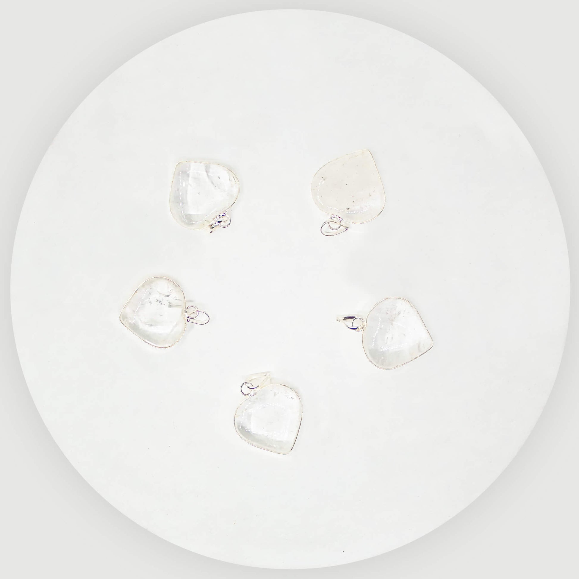 clear quartz pendant benefits