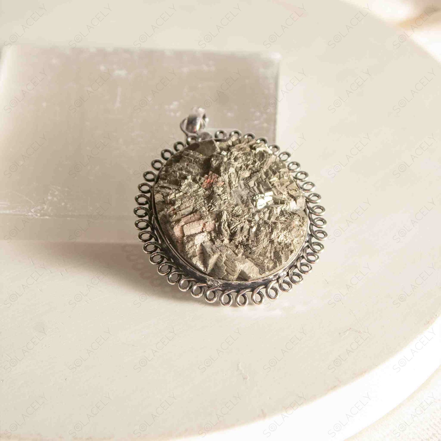 pendant pyrite