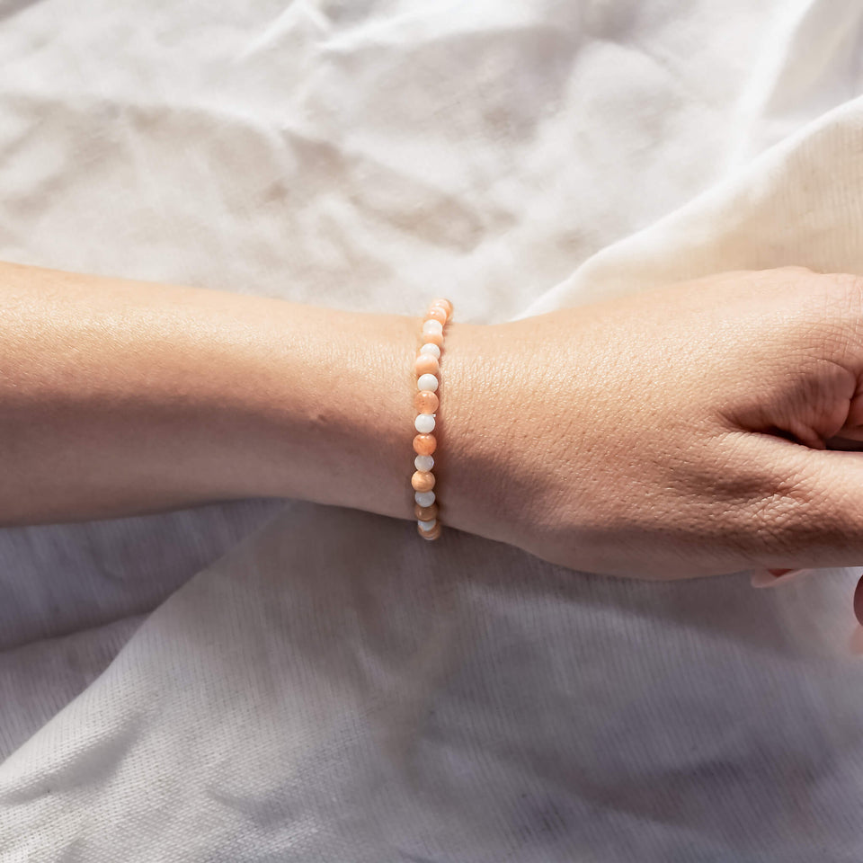 sunstone and moonstone bracelet with 4 mm beads to harmonize the energy