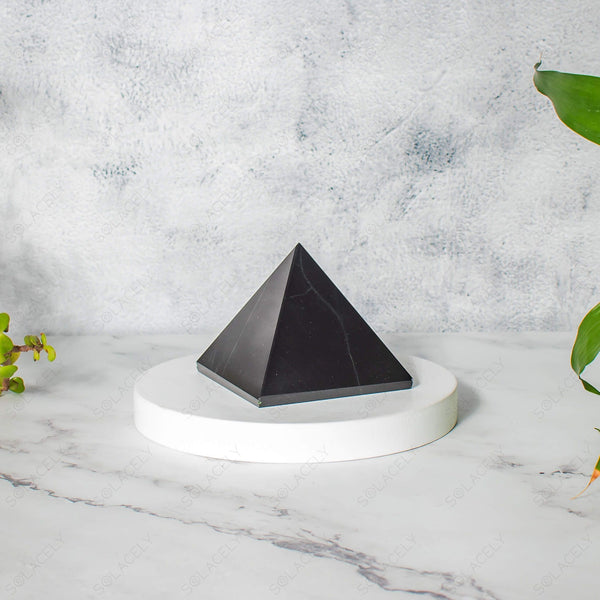 Black Onyx Pyramid - A Sophisticated Decor Piece - Solacely