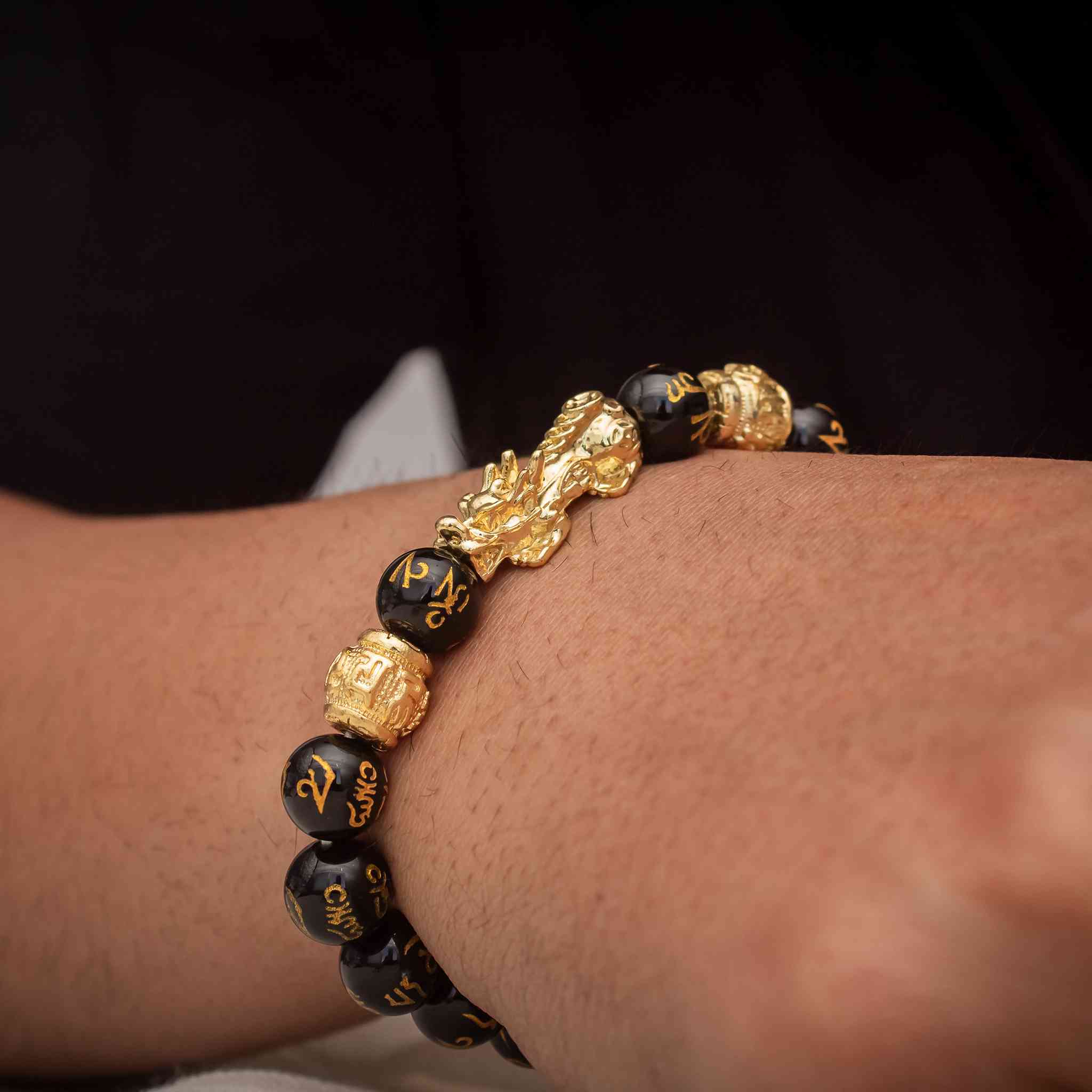 Amazon.com: Feng Shui Wealth Pi Xiu Bracelet, 2 Pcs Black Amulet Bead  Bracelets for Women Men Attract Wealth Money Good Luck Feng Shui Jewelry:  Clothing, Shoes & Jewelry